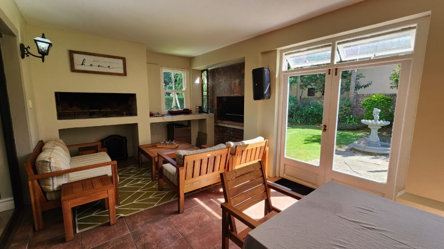 4 Bedroom Property for Sale in Heatherlands Western Cape